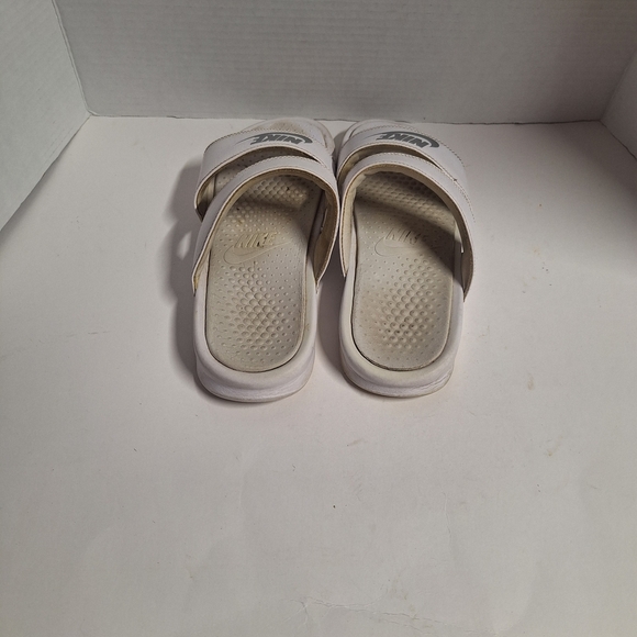 Nike Womens White Slide Sandals - Picture 3 of 5